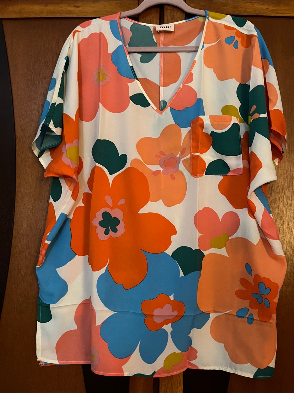 NWOT BiBi Lightweight Colorblock Floral V-Neck Tunic in Orange, Blue & Green